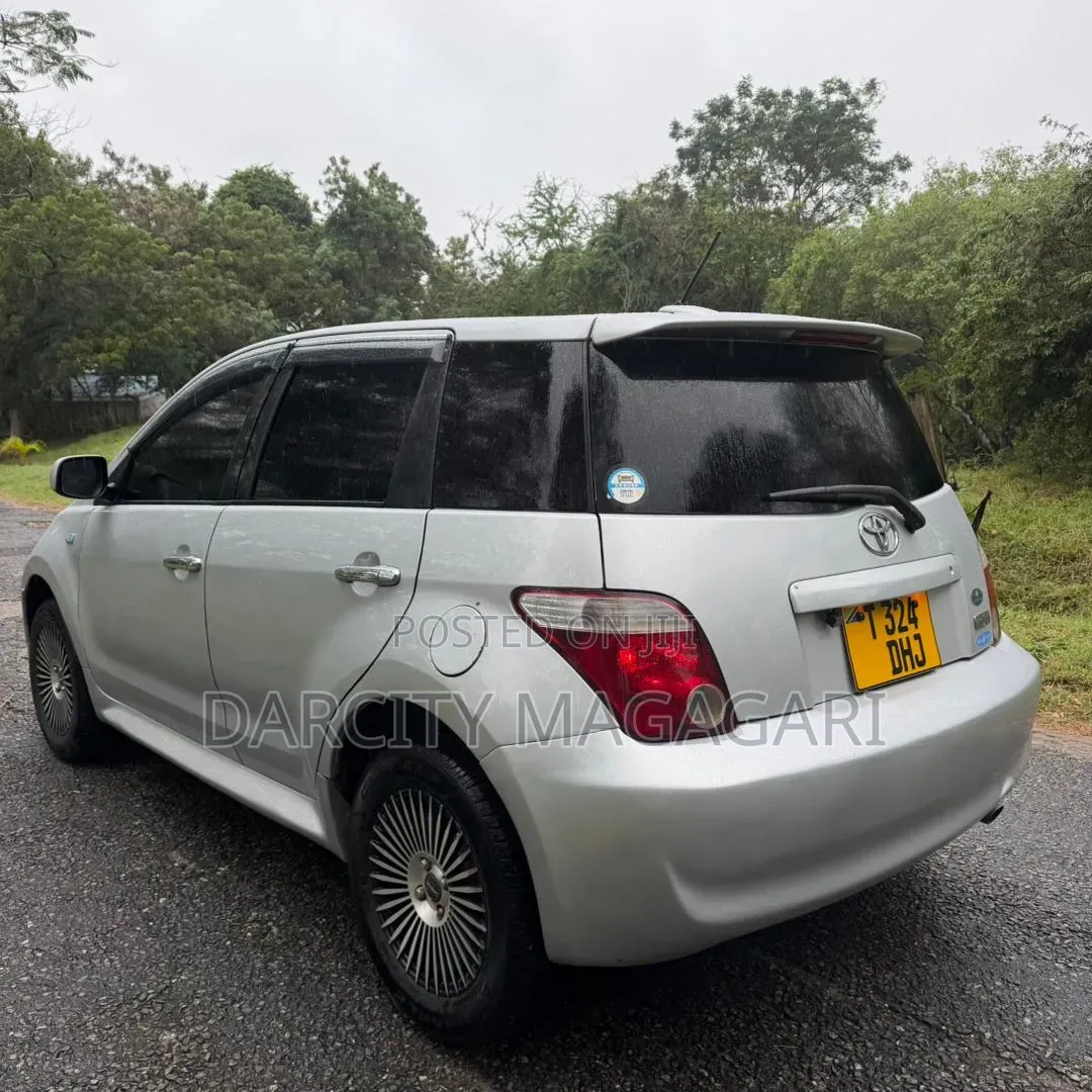 Toyota IST 2006 Silver