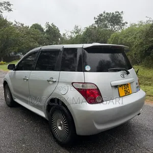 Toyota IST 2006 Silver