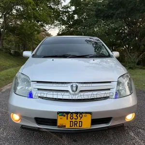 Toyota IST 2004 Silver