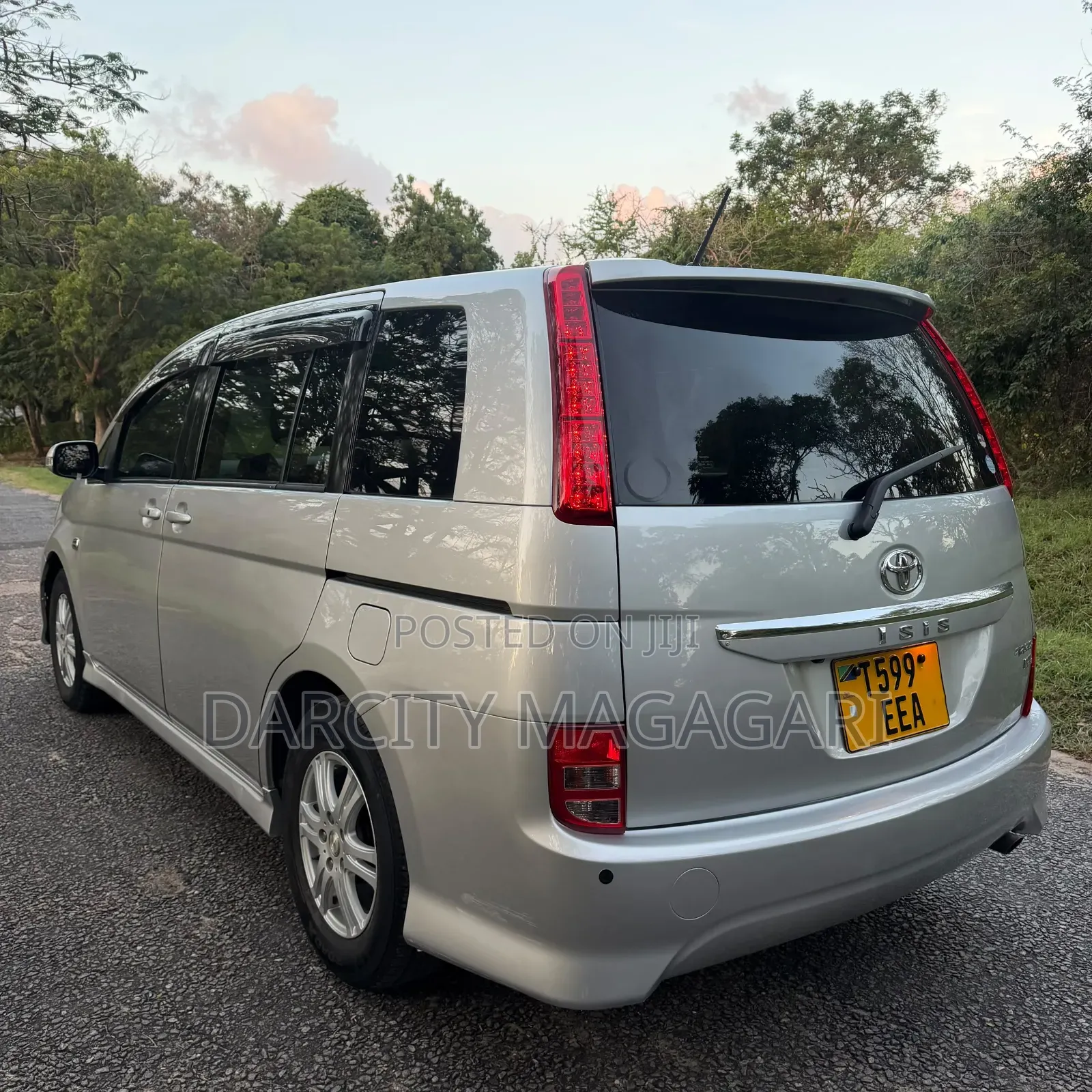 Toyota ISIS 2006 Silver