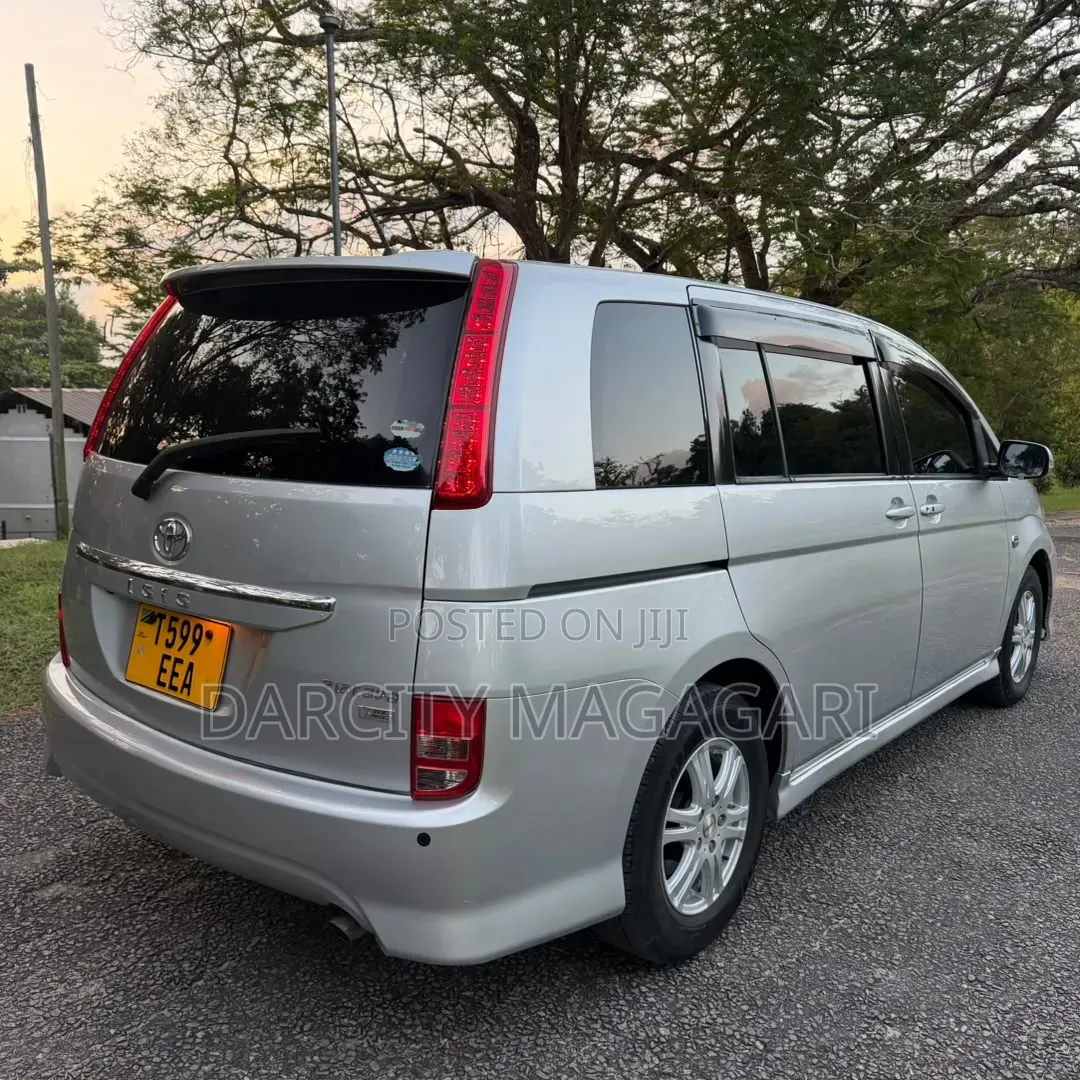 Toyota ISIS 2006 Silver