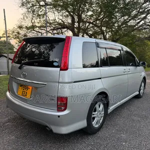 Toyota ISIS 2006 Silver