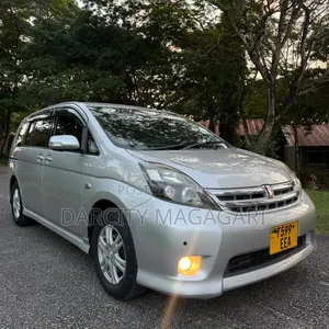 Toyota ISIS 2006 Silver