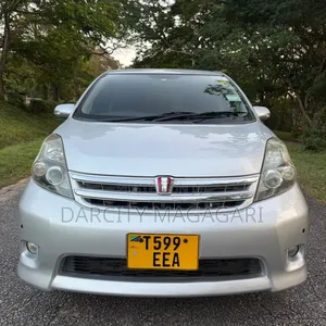 Toyota ISIS 2006 Silver