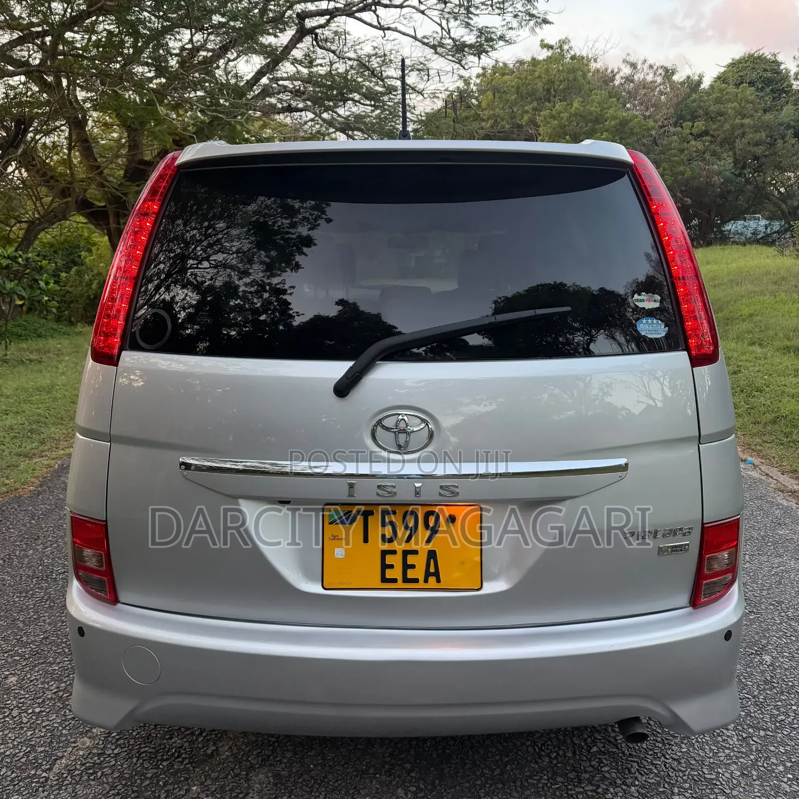 Toyota ISIS 2006 Silver