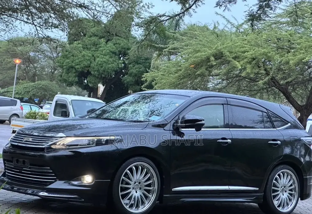 Toyota Harrier 2.0 2014 Black