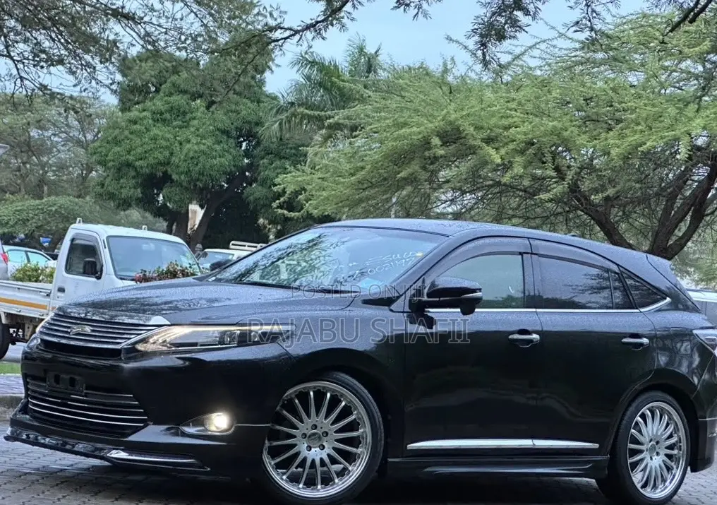 Toyota Harrier 2.0 2014 Black