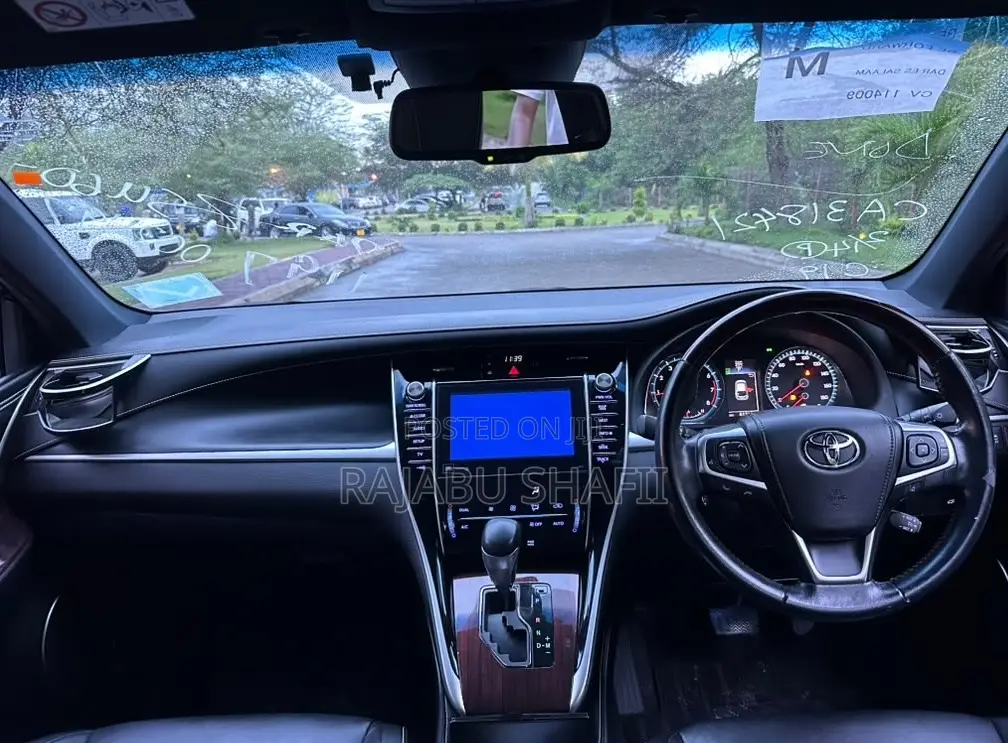 Toyota Harrier 2.0 2014 Black