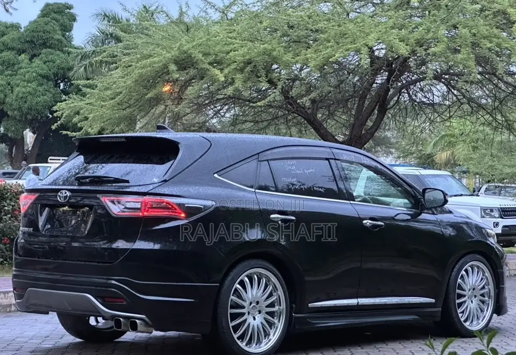 Toyota Harrier 2.0 2014 Black