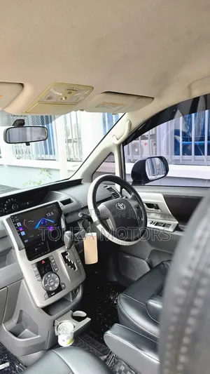 Toyota Noah 2013 Silver