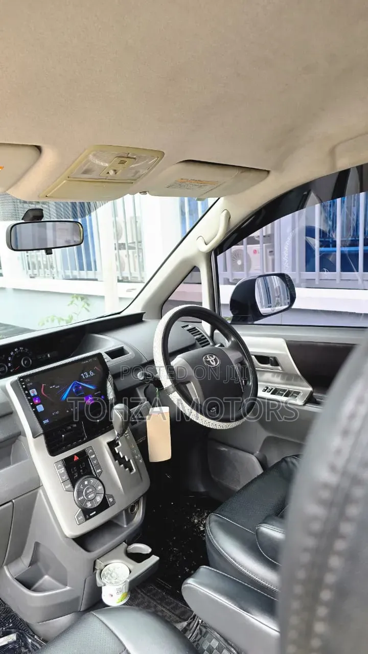 Toyota Noah 2013 Silver