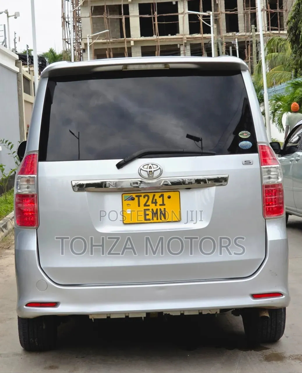 Toyota Noah 2013 Silver
