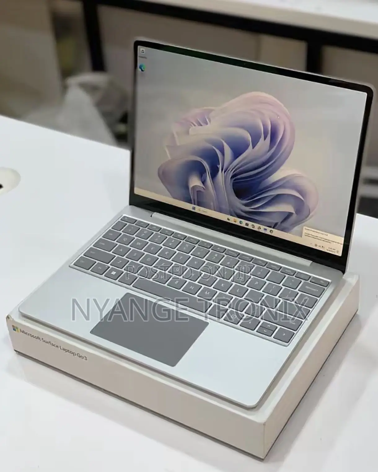 New Laptop Microsoft Surface Go 3 8GB Intel Core i5 SSD 256GB