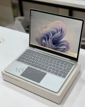 New Laptop Microsoft Surface Go 3 8GB Intel Core i5 SSD 256GB