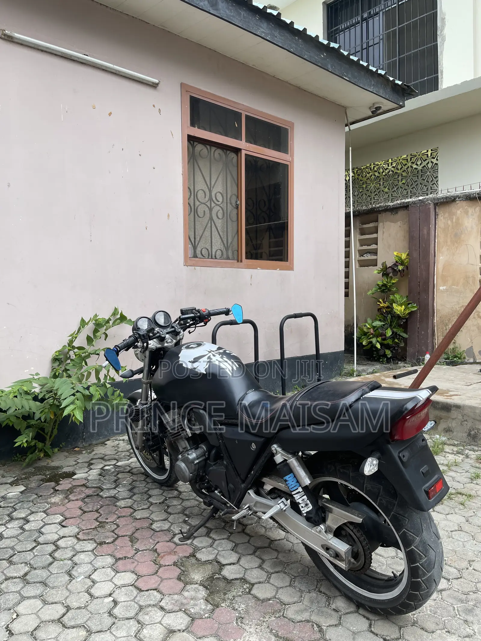 Honda CB 1995 Red