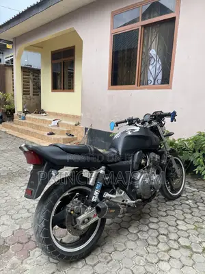 Honda CB 1995 Red