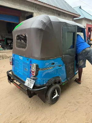 TVS Apache 160 4V 2025 Blue