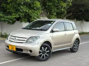 Toyota IST 2004 Silver