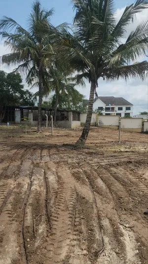 Viwanja Madale Contena