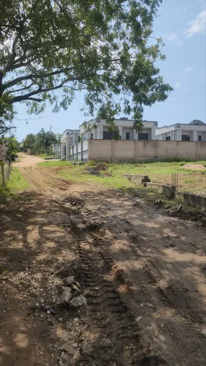 Viwanja Madale Contena