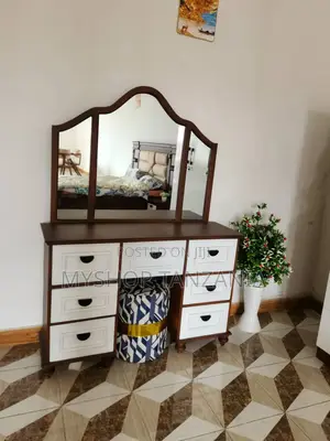 Single Dress Table Kioo Material Mbao Ngumu Pamoja Na Soft Wood