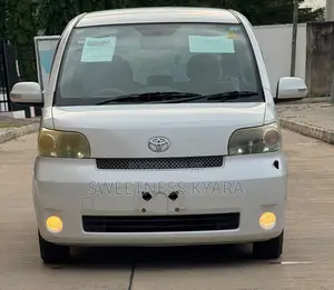 Toyota Porte 2008 White