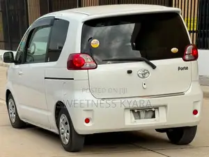 Toyota Porte 2008 White