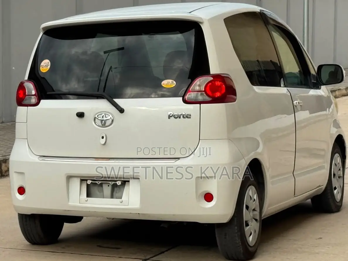 Toyota Porte 2008 White