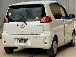 Toyota Porte 2008 White