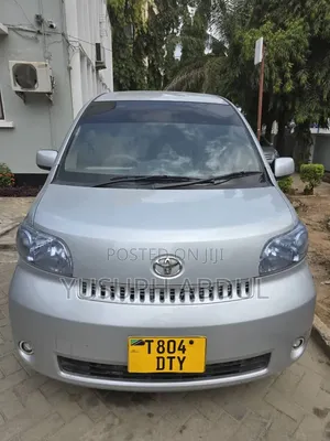 Toyota Porte 2005 Silver