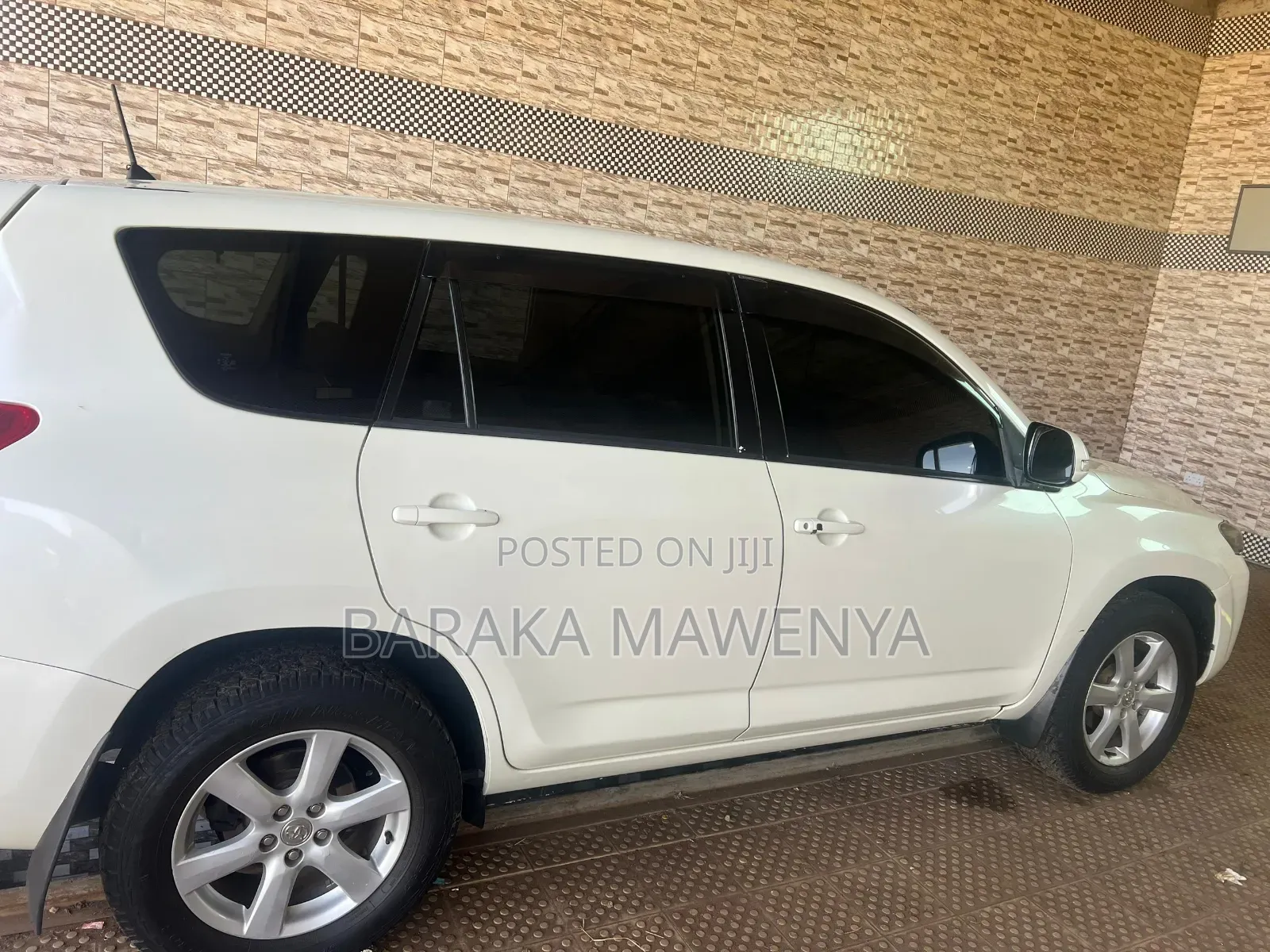 Toyota Vanguard 2009 White