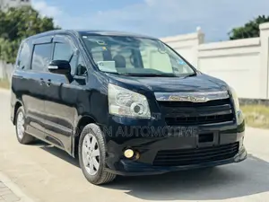 Toyota Noah 2.0 143hp FWD (8 Seater) 2010 Black