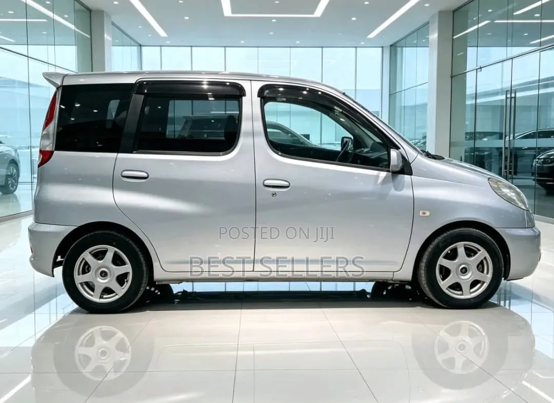 Toyota Fun Cargo 2001 Silver