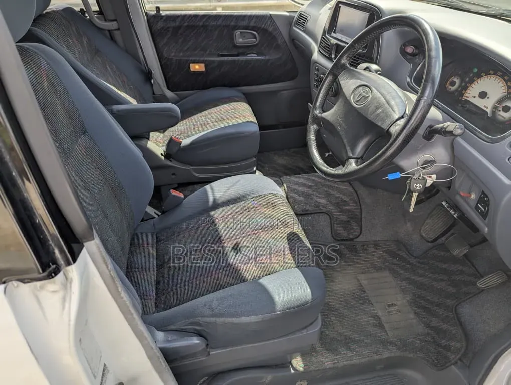 Toyota Noah 2001 White