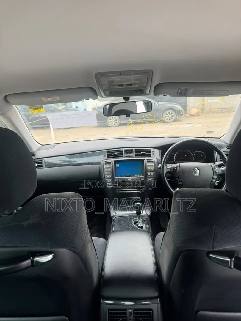 Toyota Crown 2006 Silver