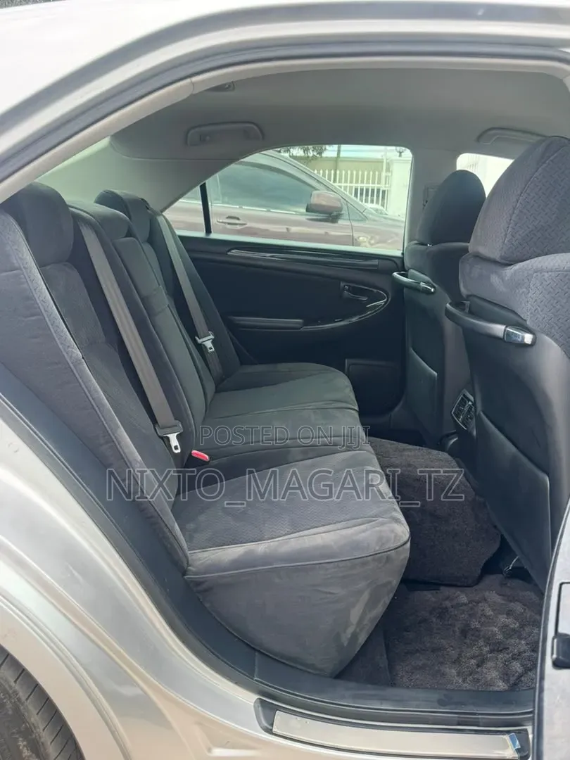 Toyota Crown 2006 Silver