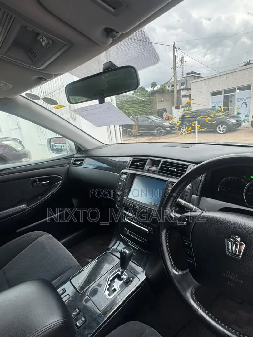 Toyota Crown 2006 Silver