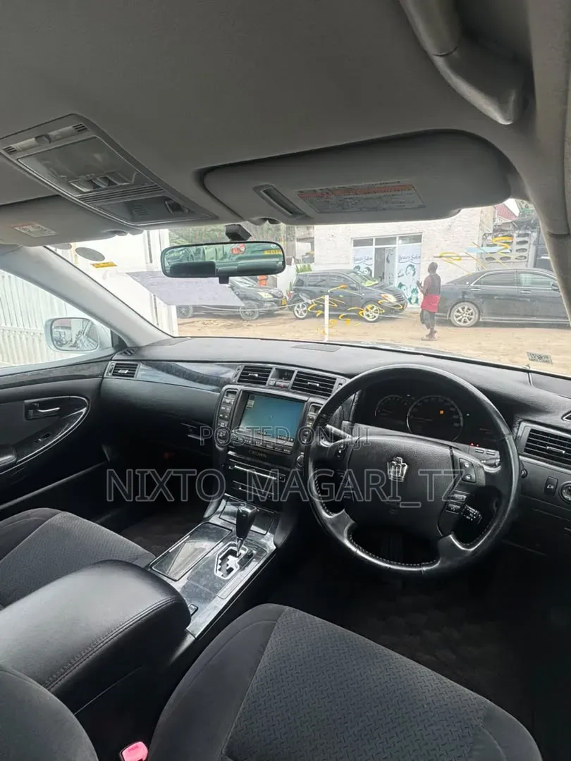 Toyota Crown 2006 Silver
