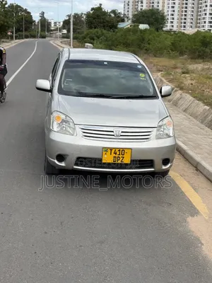 Toyota Raum 2008 Gold