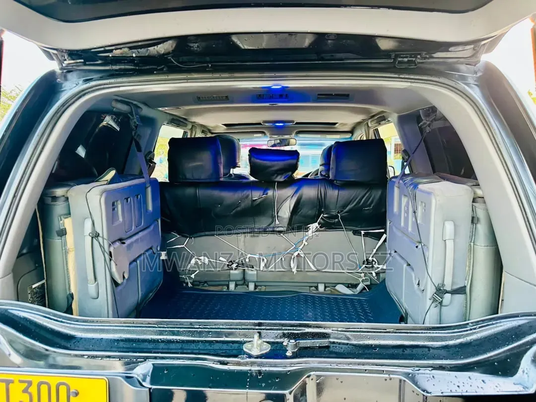 Toyota Land Cruiser 2000 Black