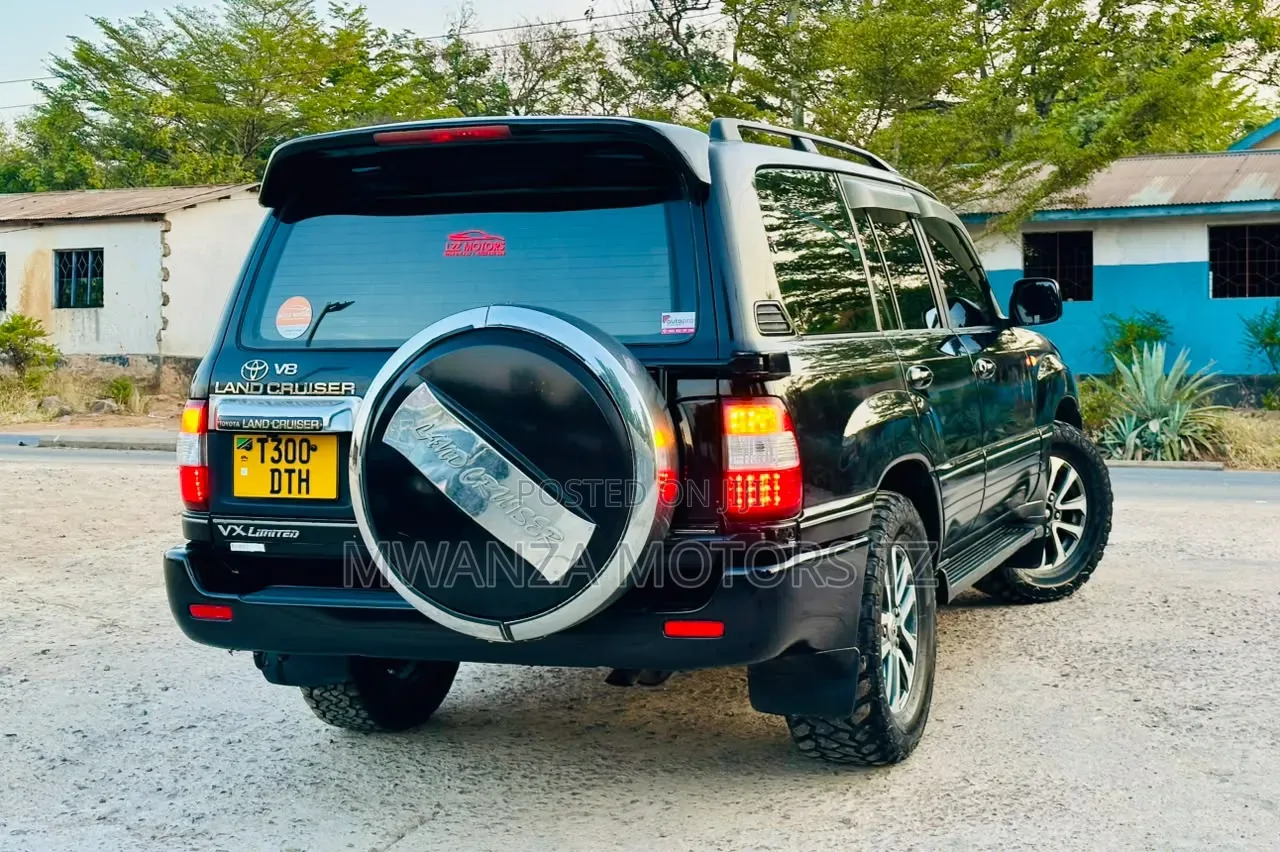 Toyota Land Cruiser 2000 Black