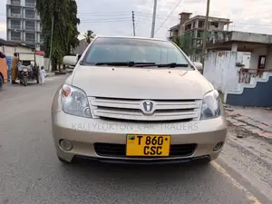 Toyota IST 2007 Gold