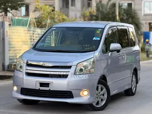 Toyota Noah 2009 Gray