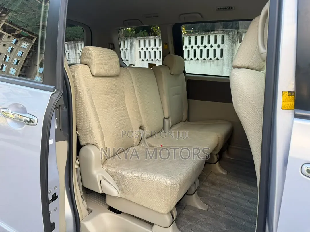 Toyota Noah 2009 Gray