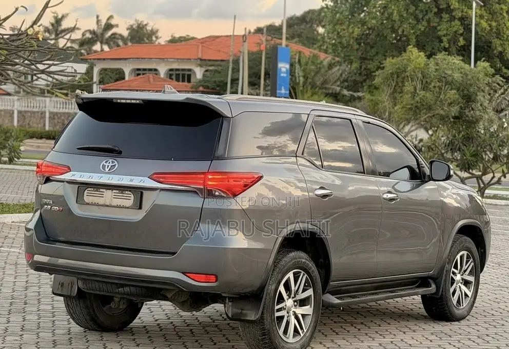 Toyota Fortuner 2.8 D AWD 2018 Gray