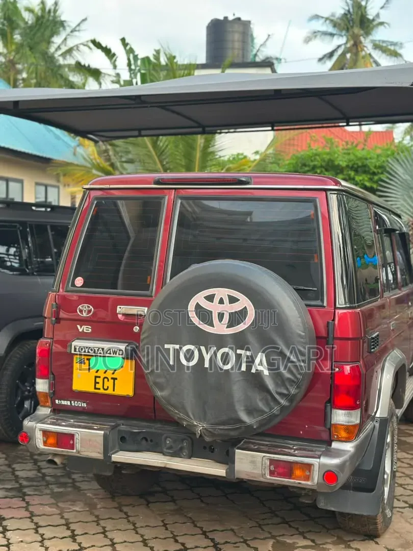 Toyota Land Cruiser 2016 Maroon