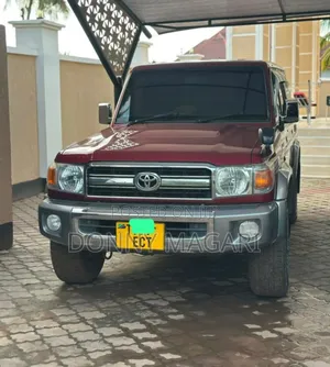 Toyota Land Cruiser 2016 Maroon