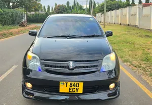 Toyota IST 2004