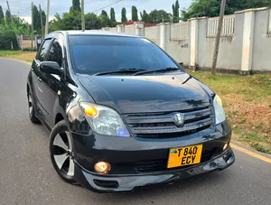 Toyota IST 2004