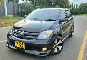 Toyota IST 2004